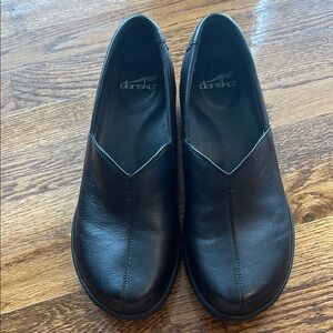 Dansko Black clogs euro 41 US 10.5 rubber sole